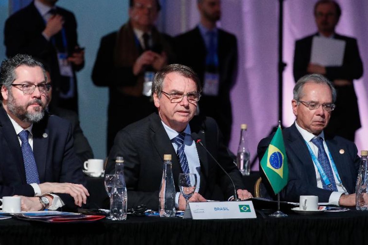 Governo estuda possibilidade de liberar saques do FGTS para movimentar a economia