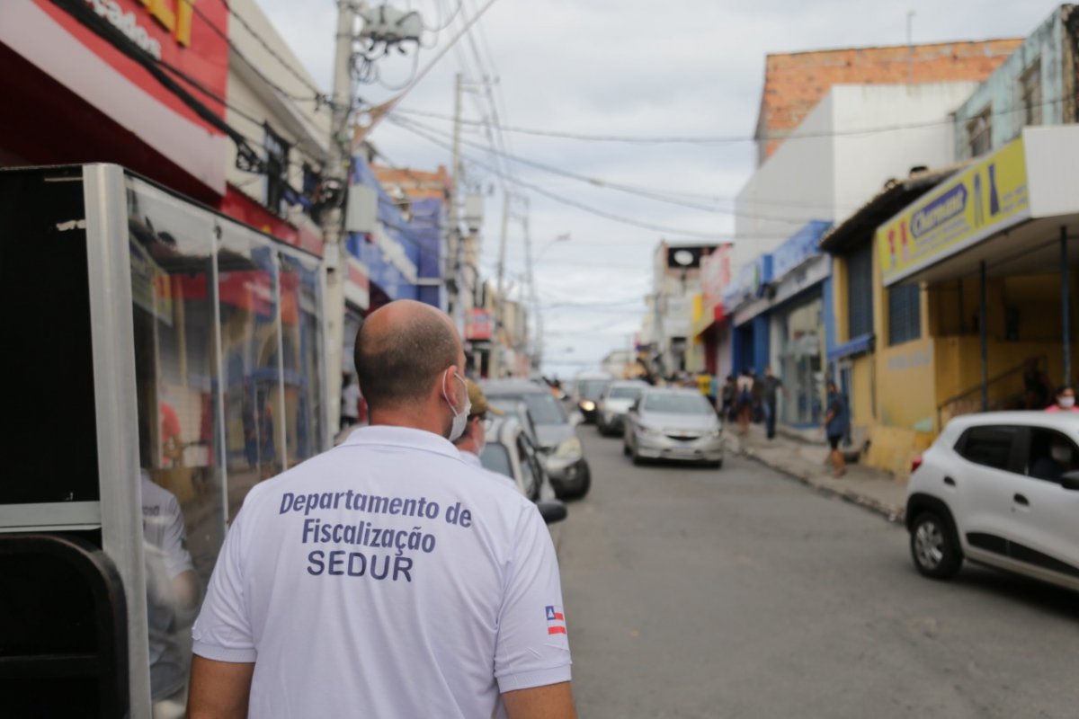 Fiscalização será intensificada em estabelecimentos autorizados a funcionar a partir desta segunda-feira (27) em Lauro de Freitas