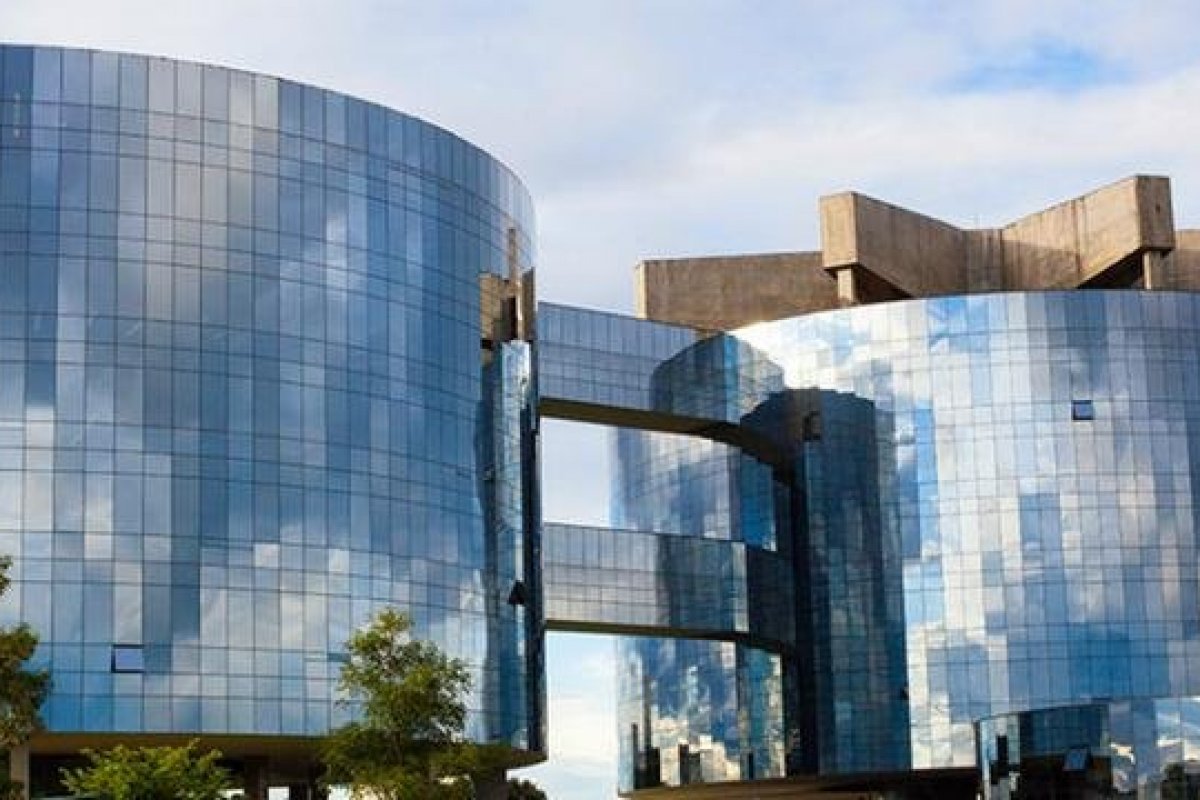 PGR diz que mulher de desembargador do Rio recebeu depósitos de R$ 1,6 milhão em dinheiro vivo