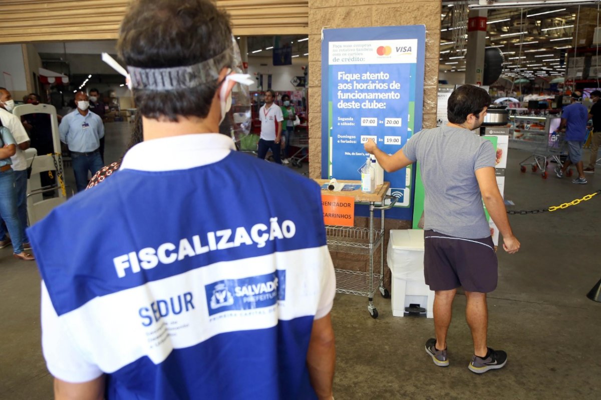 Lojas são interditadas em shoppings após fiscalização de protocolos