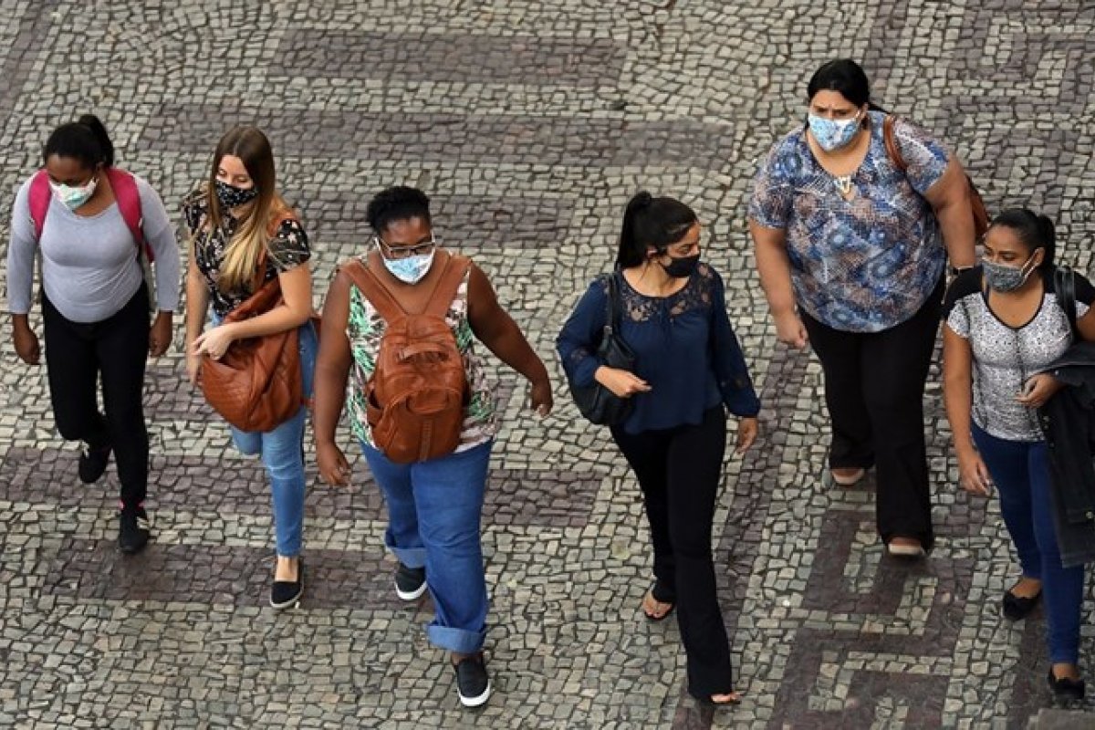 Imunidade coletiva pode ser possível após contaminação de 20% da população, revela estudo