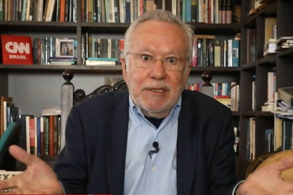 Vídeo: "O presidente é a comprovação científica de que o uso da hidroxicloroquina dá certo", diz jornalista Alexandre Garcia