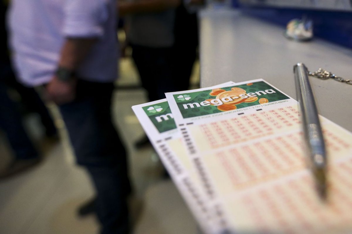 Mega-Sena acumula e pode pagar R$ 22 milhões no sábado