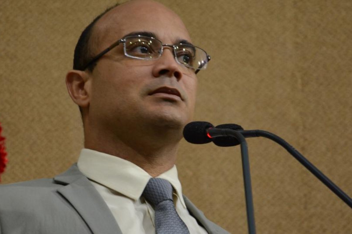 Alden propõe comenda 2 de Julho a médica Raíssa Soares