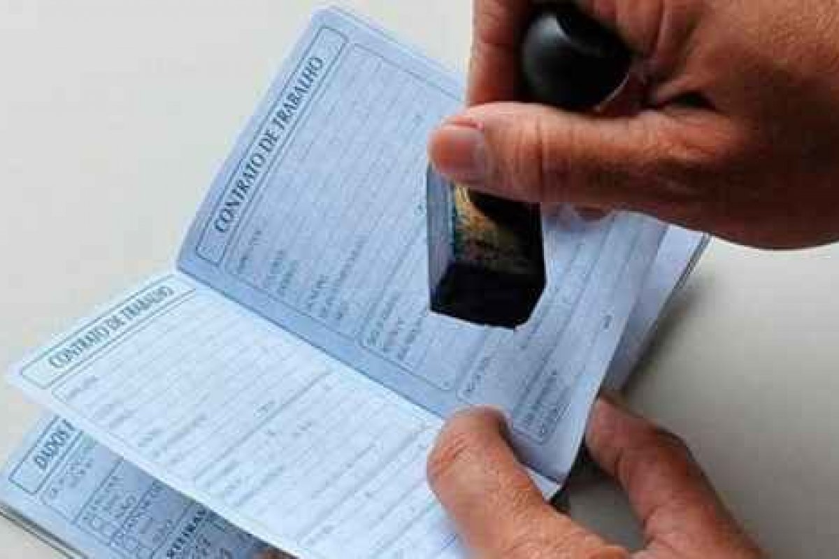 Brasil fecha 1,2 milhão de vagas com carteira assinada no primeiro semestre