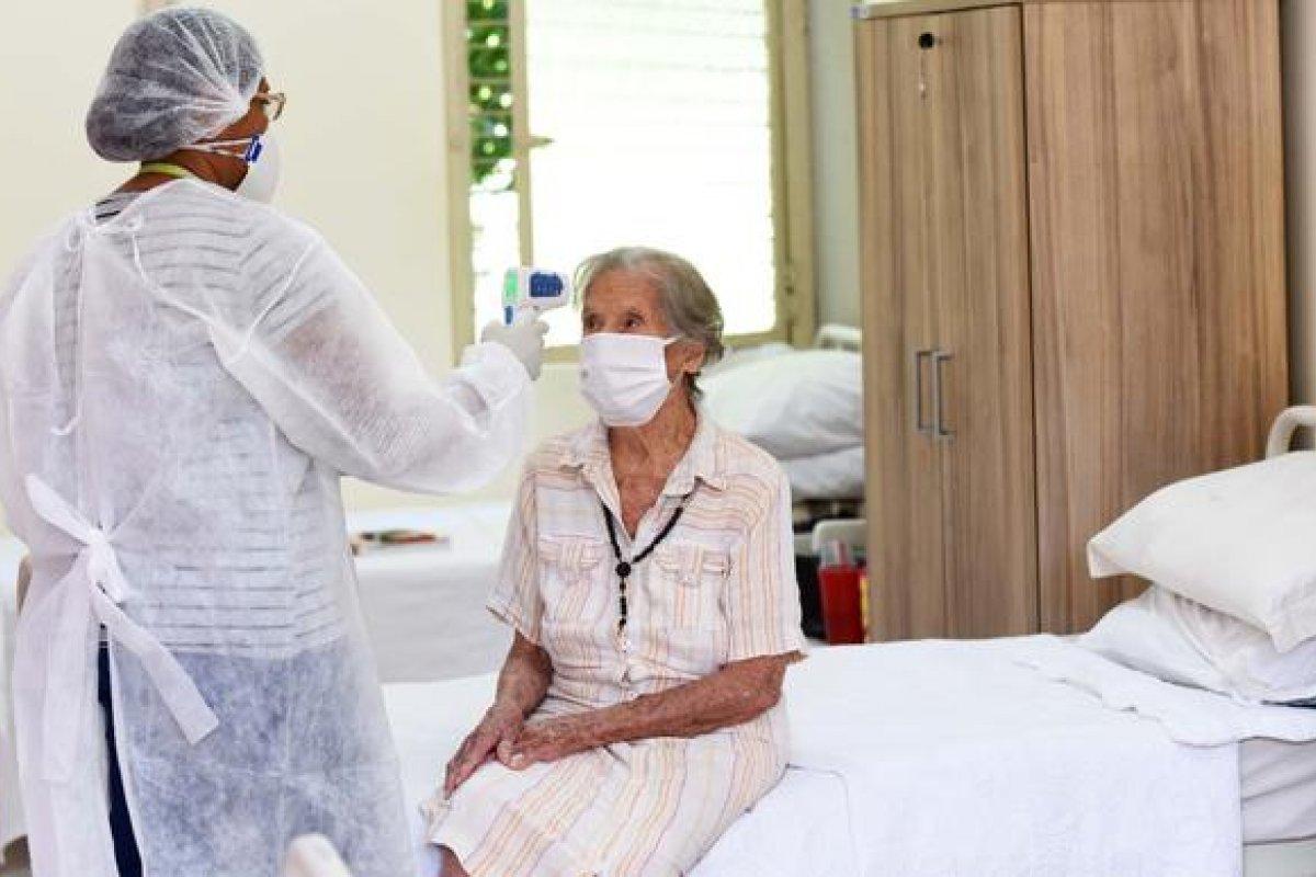 Curso de cuidador de idoso garante qualificação profissional em meio à pandemia