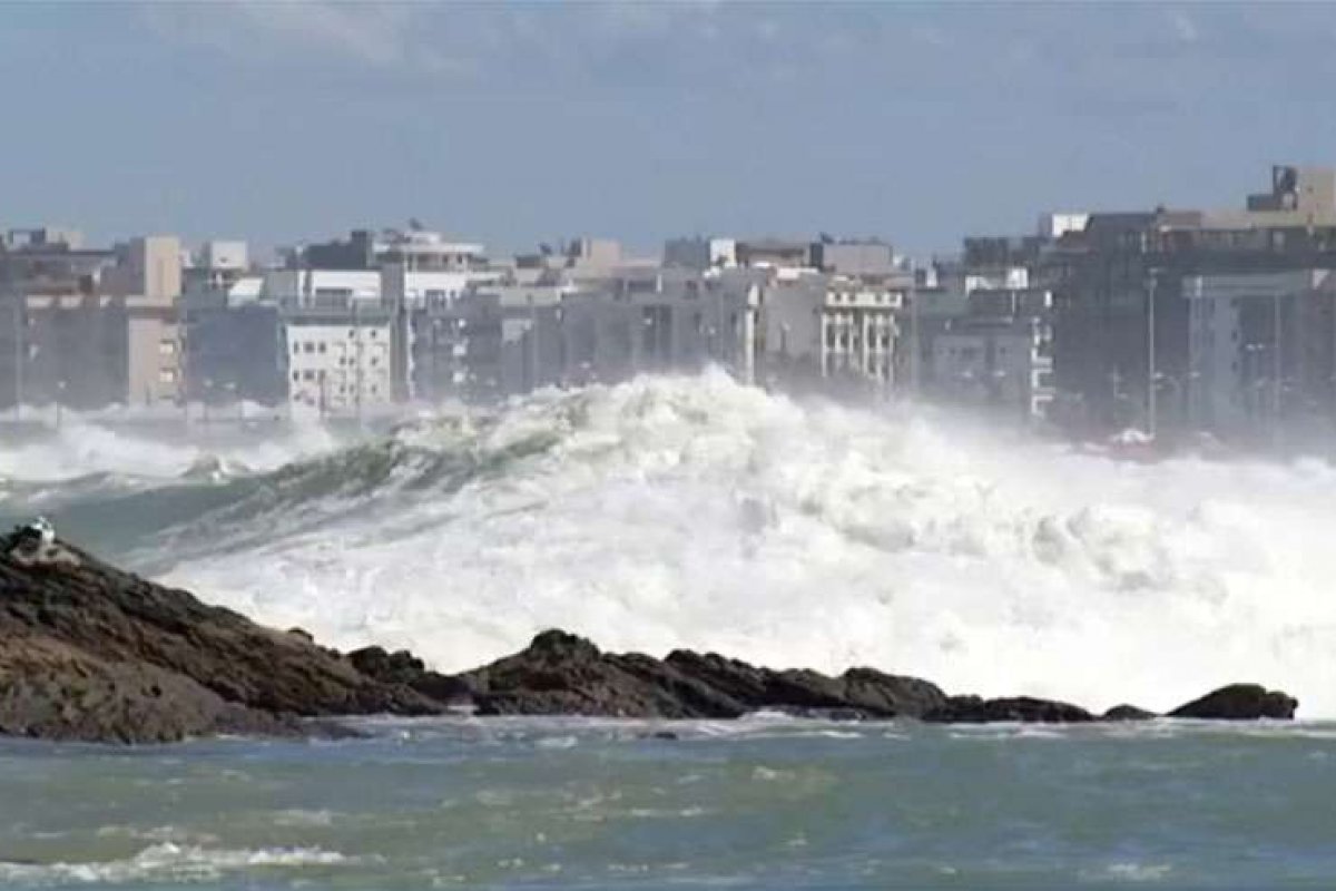 Marinha emite alerta de mau tempo para Salvador com ventos de até 60 km/h