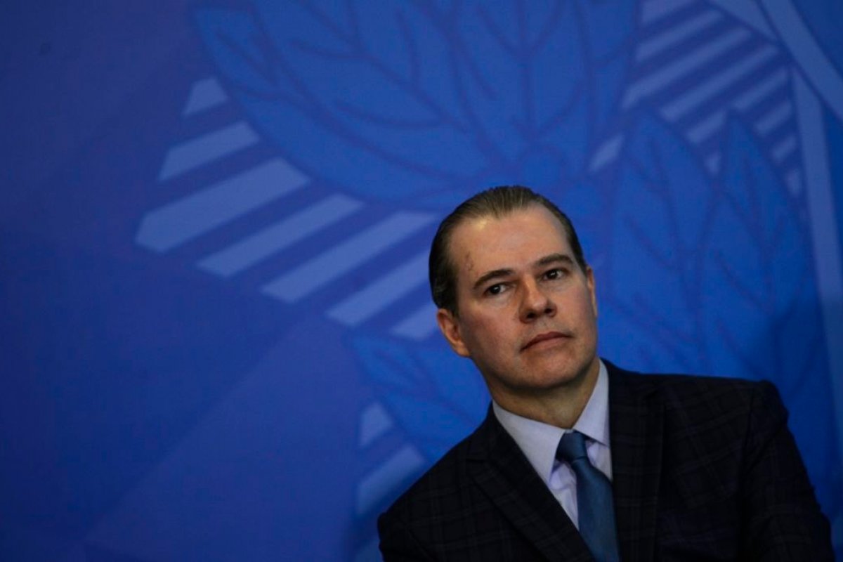 Toffoli suspende andamento de inquérito contra Aécio Neves