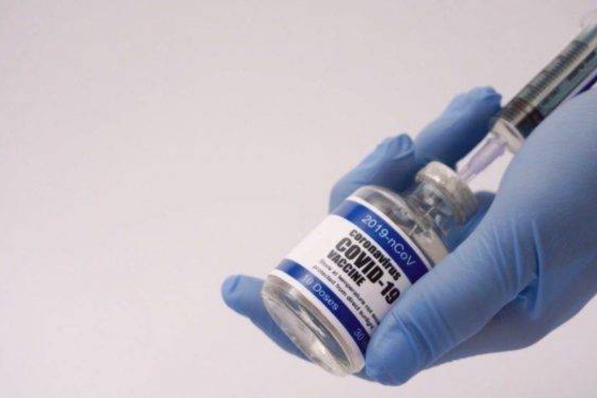 Mais de 15 milhões das vacinas de Oxford devem chegar ao Brasil ainda em dezembro, afirma Ministério da Saúde