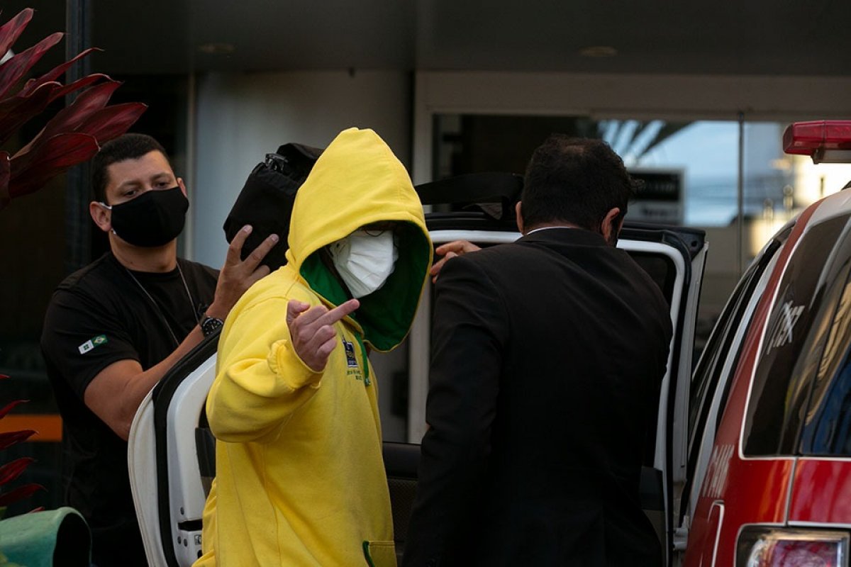 Estudante picado por naja é preso por suspeita de crime ambiental