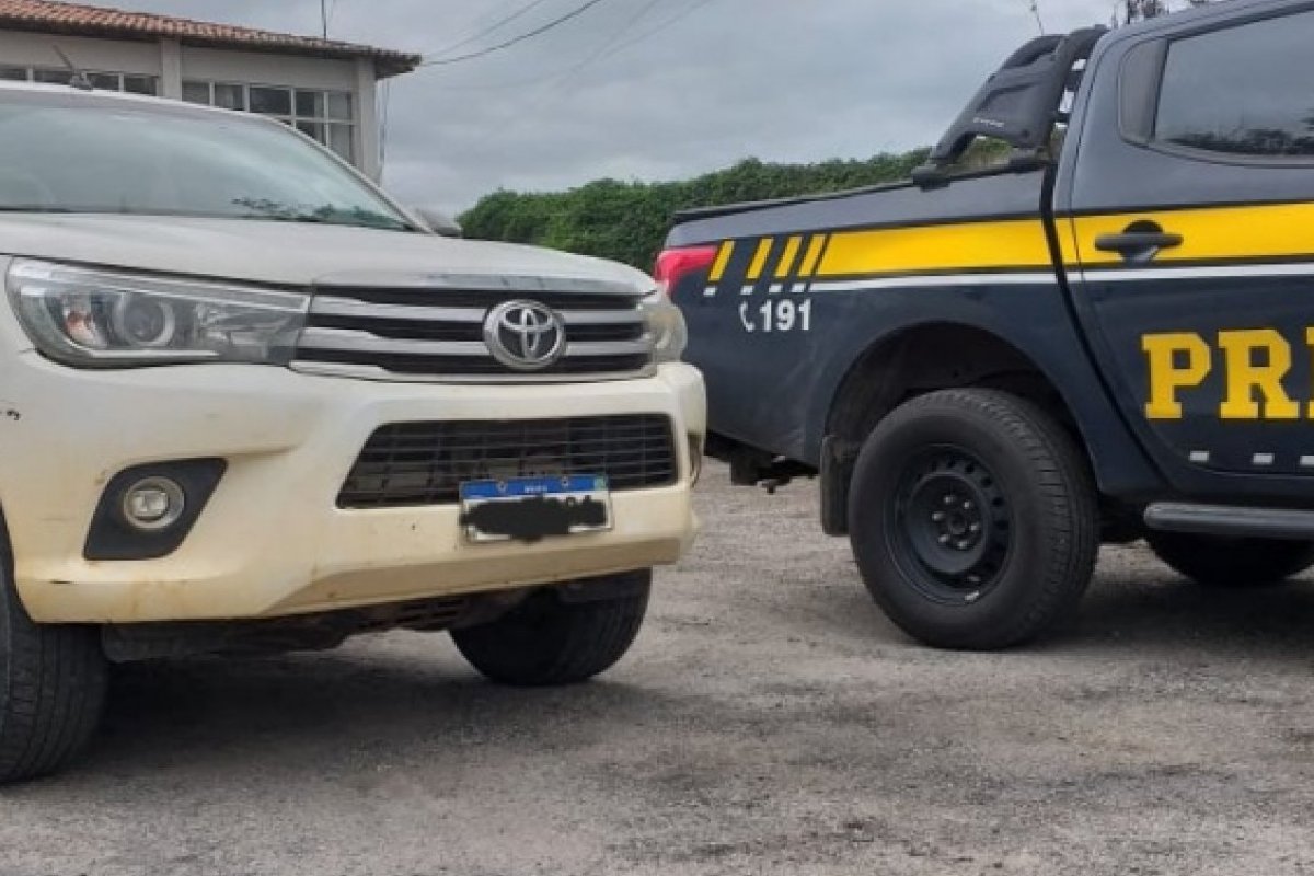 PRF prende servidor público com caminhonete roubada em Senhor do Bonfim