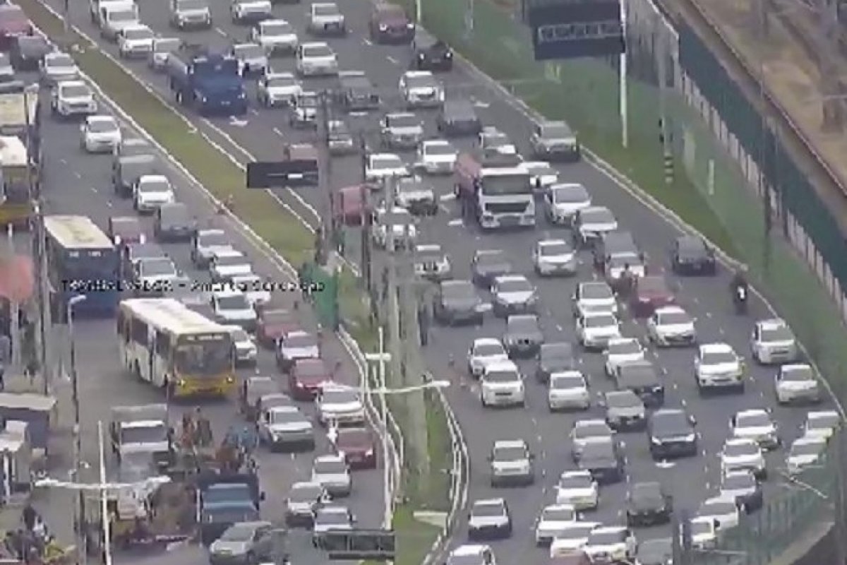 Boletim de trânsito: saiba quais vias registram congestionamento na manhã desta quinta-feira (18)