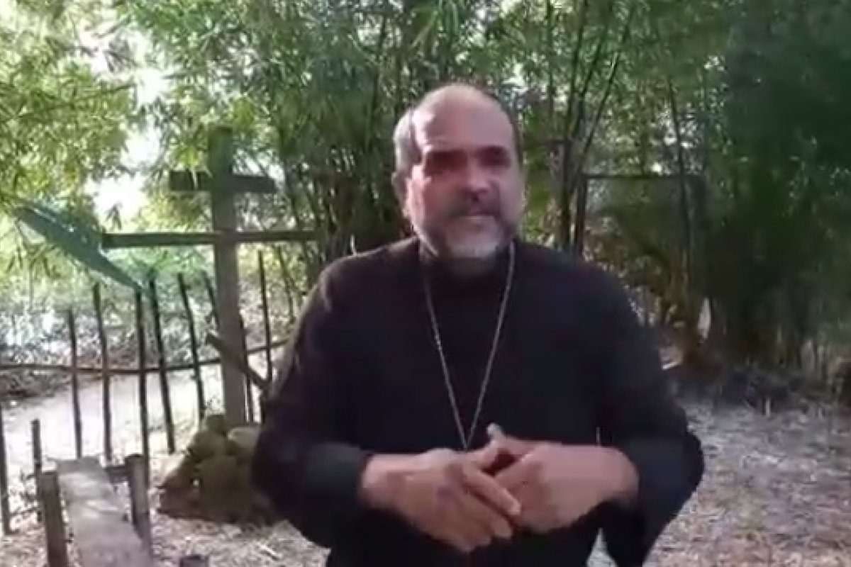 Vídeo: "Porque não se pode mais roubar, querem destruir o governo", diz padre sobre carta de bispos