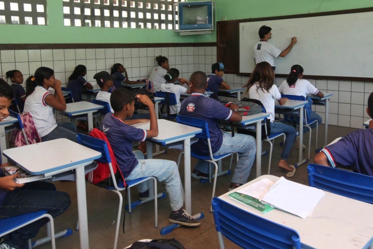 Greve de professores afeta alunos em interior baiano
