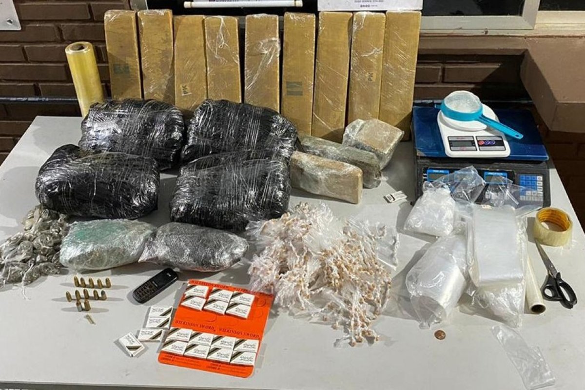 Polícia encontra imóvel usado para depósito de drogas em Salvador