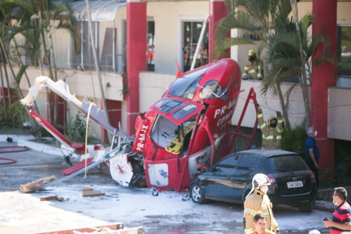 Helicóptero do Corpo de Bombeiros cai no DF