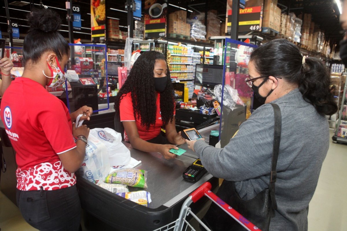Estudantes da rede estadual já estão usando a terceira parcela do vale-alimentação