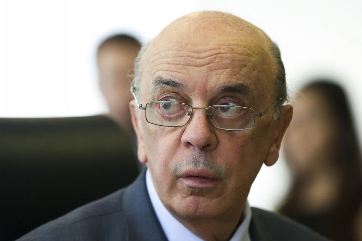 Juiz suspende tramitação da ação penal em que José Serra é réu