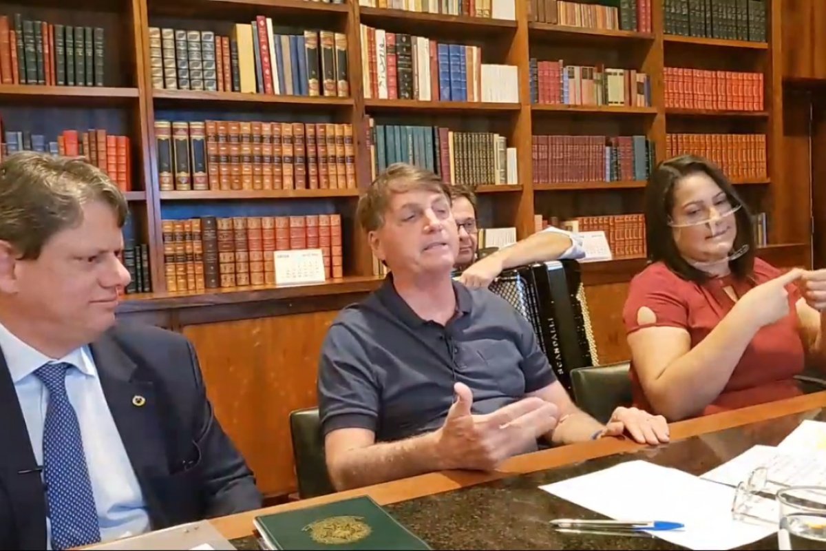 "Tivemos um médico e olha a desgraça que foi", diz Bolsonaro sobre Mandetta