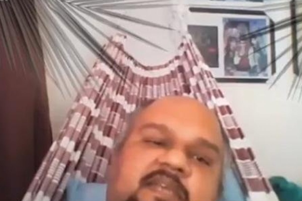 Vídeo: Advogado da Bahia participa de sessão de julgamento deitado em rede