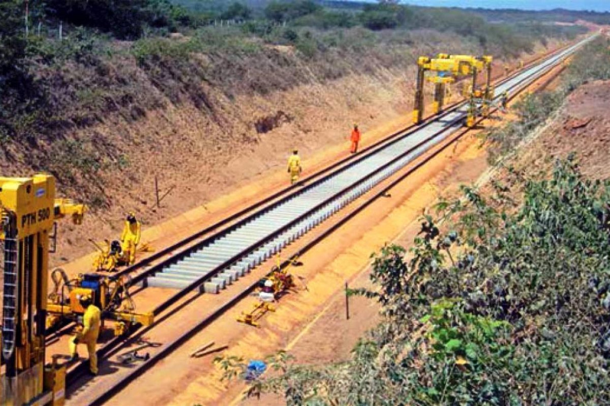 Deputado baiano participa de reunião para tratar de obras nas BRs 030, 135 e Fiol