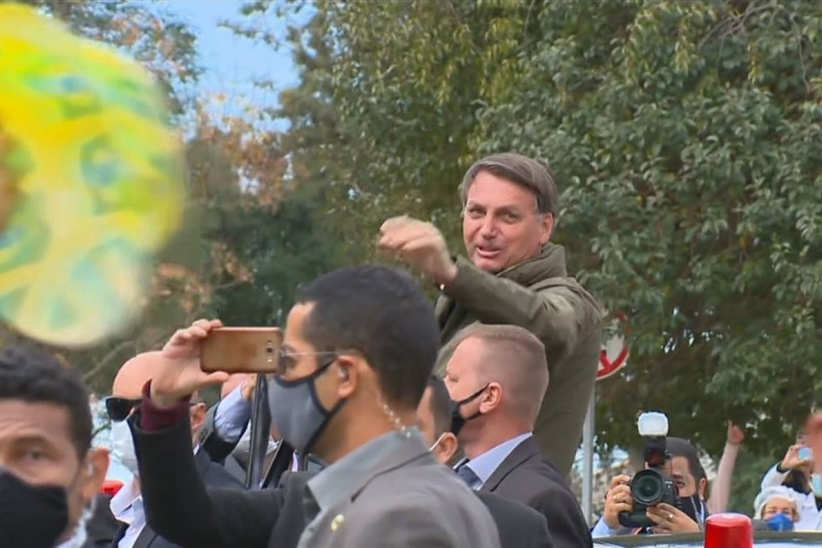 Veja vídeo: Bolsonaro chega ao Rio Grande do Sul aos gritos de ‘mito’