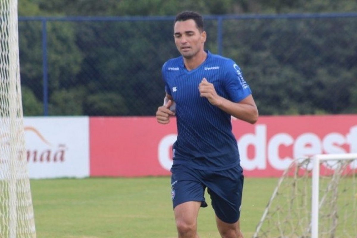 Gilberto sofre estiramento no joelho e está fora da final do Nordestão