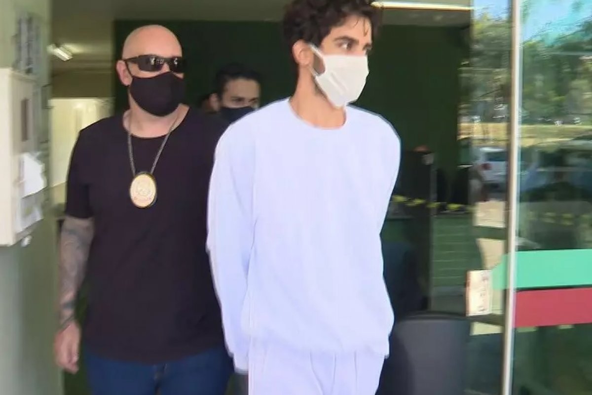 Justiça determina soltura do amigo do estudante picado por naja