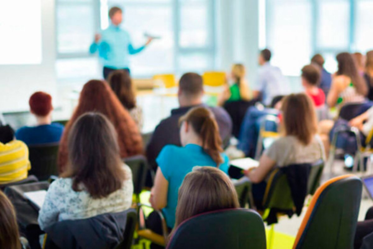 Escola de Comunicação oferece cursos gratuitos à comunidade