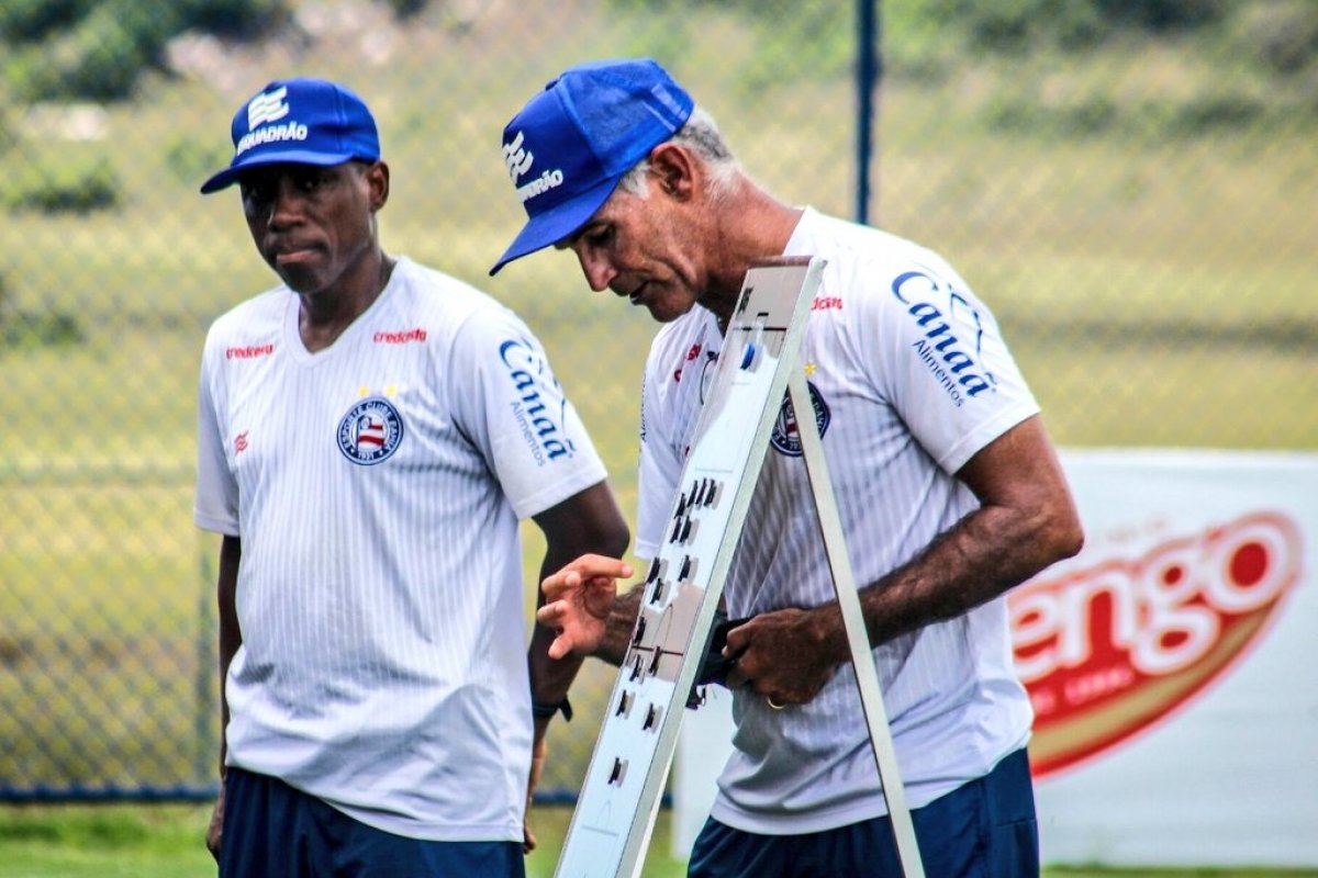 Carlos Amadeu deixa o comando técnico do sub-20 tricolor