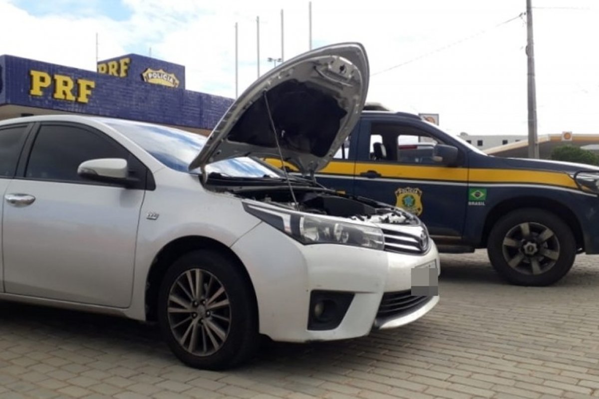 Médico é preso pela PRF com carro roubado na BR 110 em Paulo Afonso