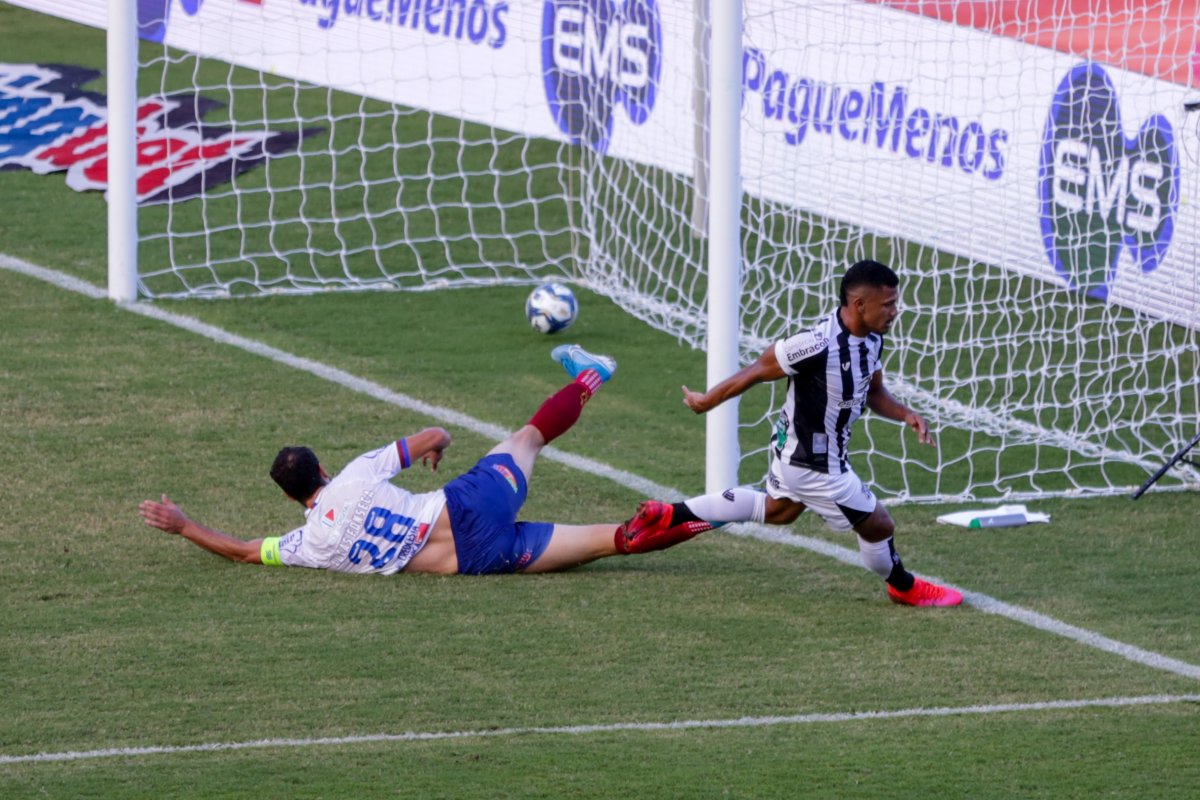 Bahia leva virada e perde para o Ceará na partida de ida da final da Copa do Nordeste; veja gol do Esquadrão