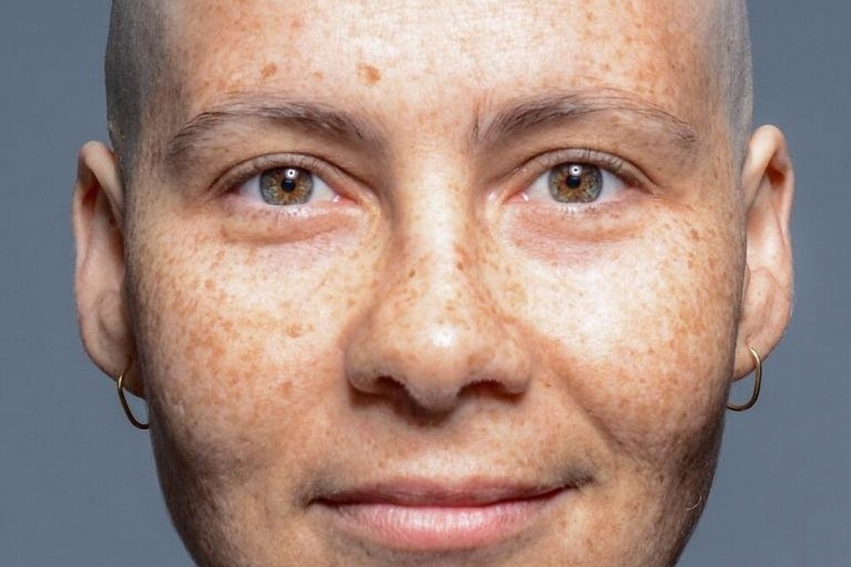 Professora de yoga escreve livro relatando de forma lúcida, como o diagnóstico de um câncer foi sua passagem rumo à uma jornada de materialização