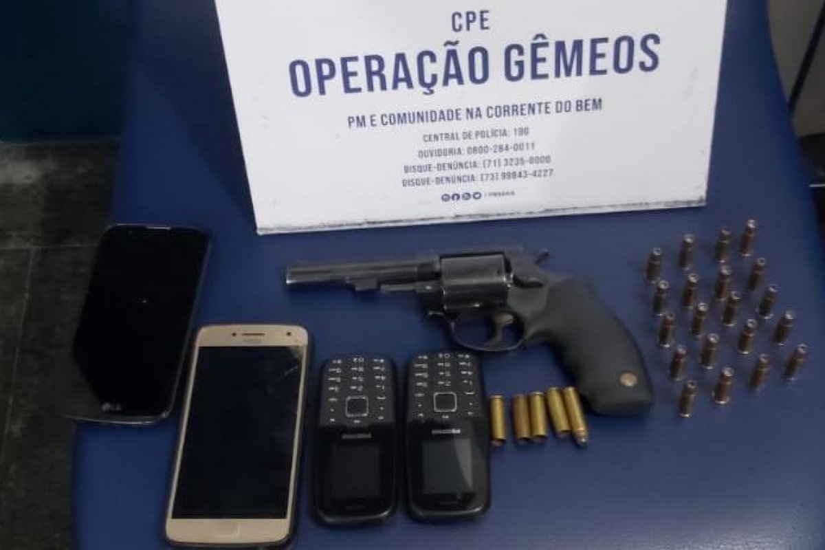 Polícia prende duas mulheres suspeitas de integrar grupo de facção no Subúrbio de Salvador