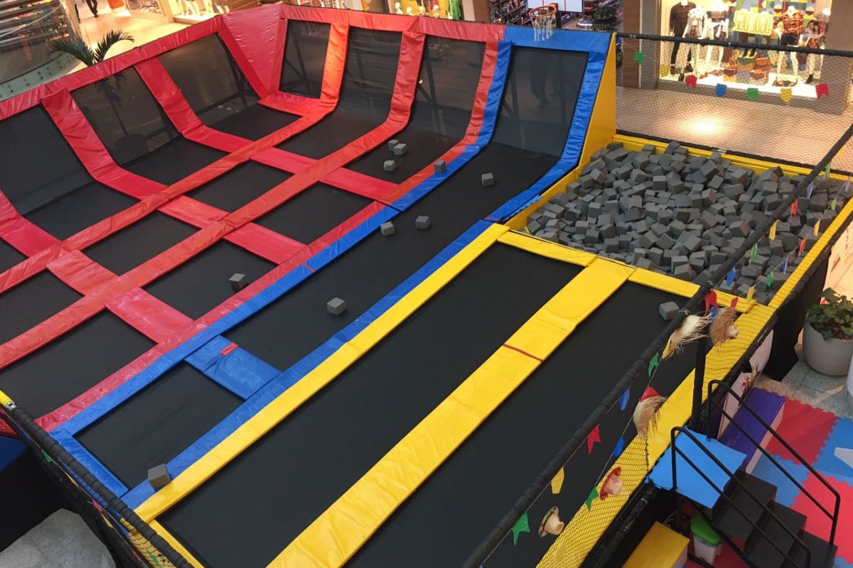 Shopping de Salvador recebe parque de camas elásticas e trampolins