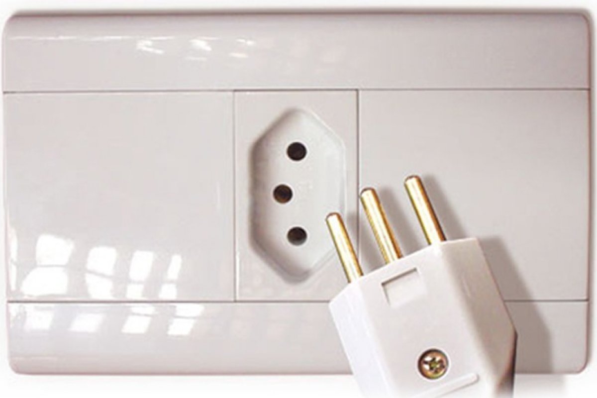 Fim da tomada de três pinos deve sair do papel até o fim do ano