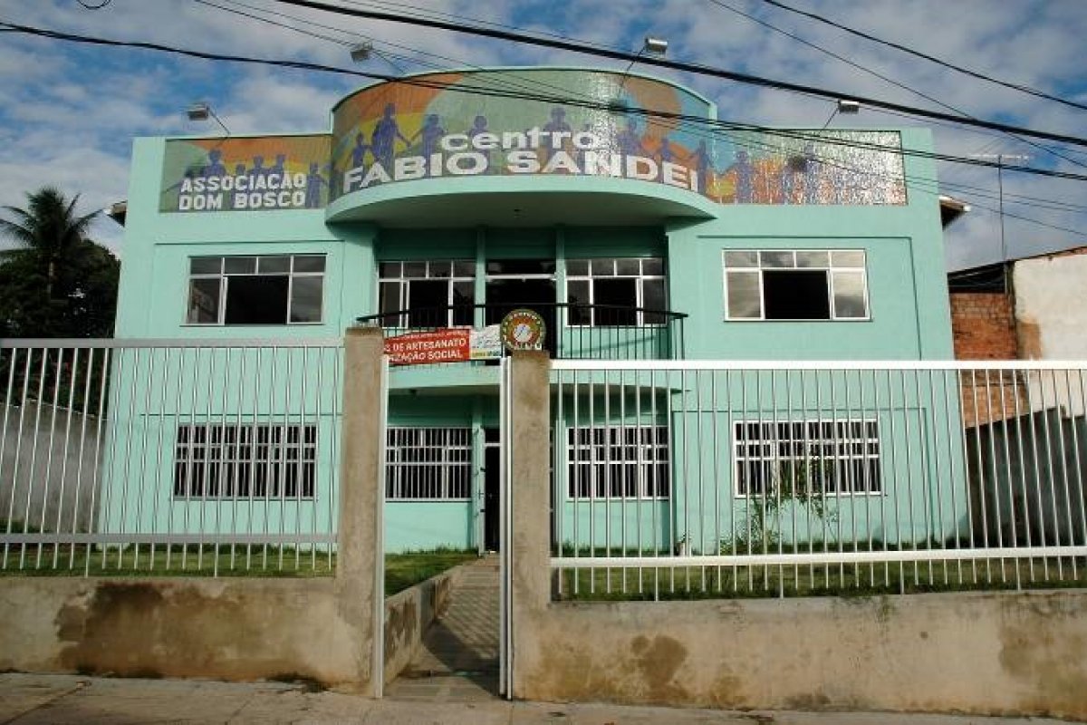 Mulher é esfaqueada dentro de escola em São Cristóvão