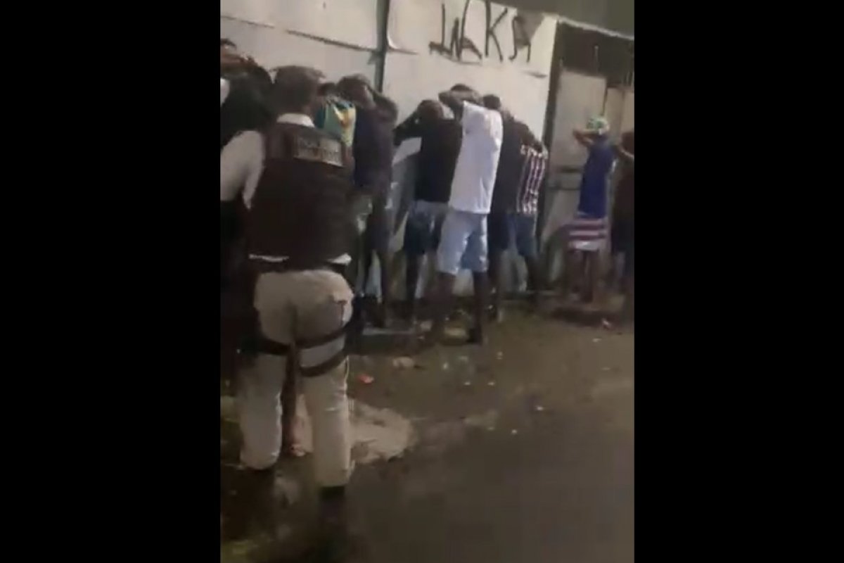 Festa é interrompida no bairro da Mata Escura, em Salvador