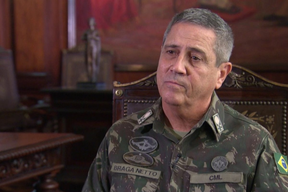 Ministro Braga Netto está infectado com Covid-19, diz assessoria