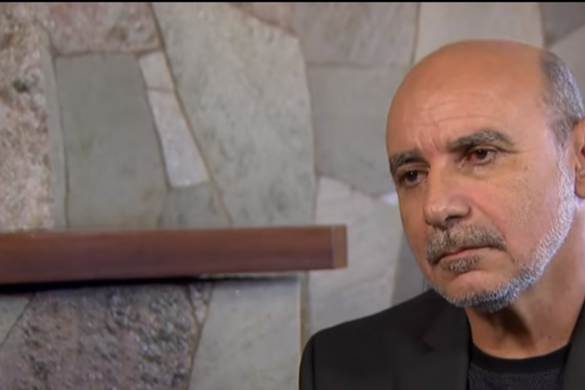 PGR pede ao STJ revogação prisão domiciliar de Queiroz e sua esposa