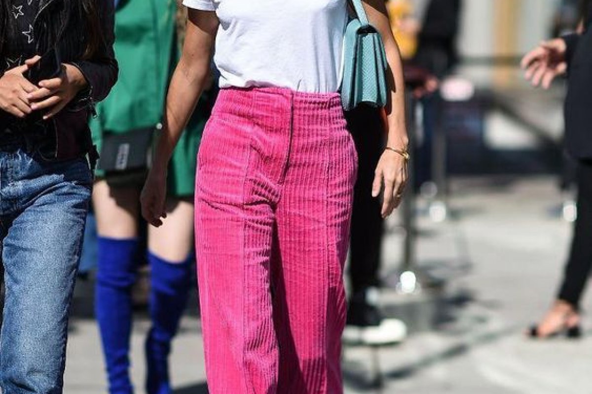 Saiba como incluir a calça colorida no seu look