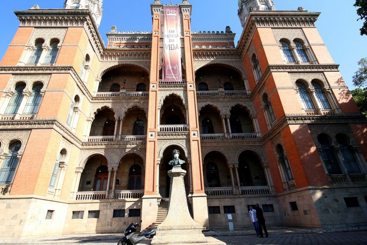 Fiocruz destina R$700 mil em brindes para "festividades" durante o período de pandemia