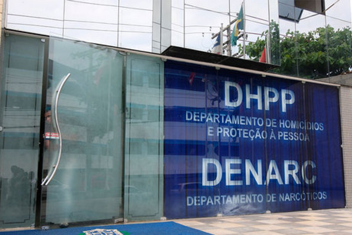 Dois homens e uma mulher são encontrados mortos dentro de um apartamento em Salvador