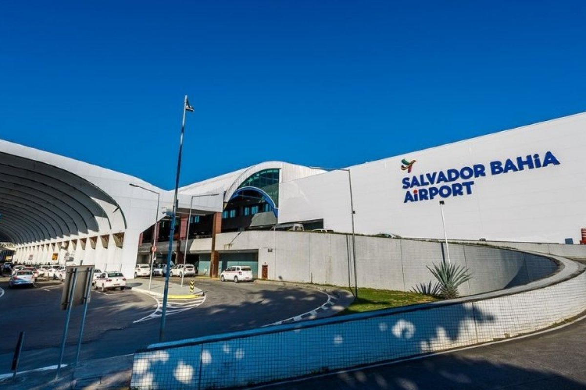 Avião faz pouso de emergência no aeroporto de Salvador