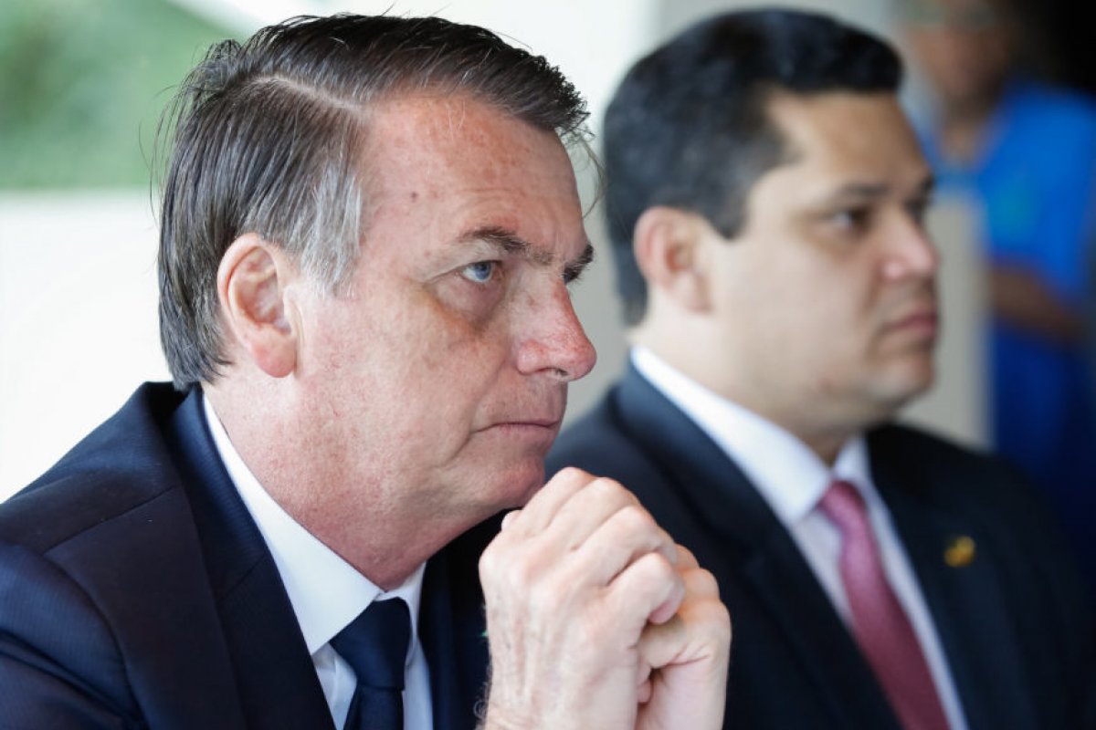 Jair Bolsonaro fala de gravata de Davi Alcolumbre