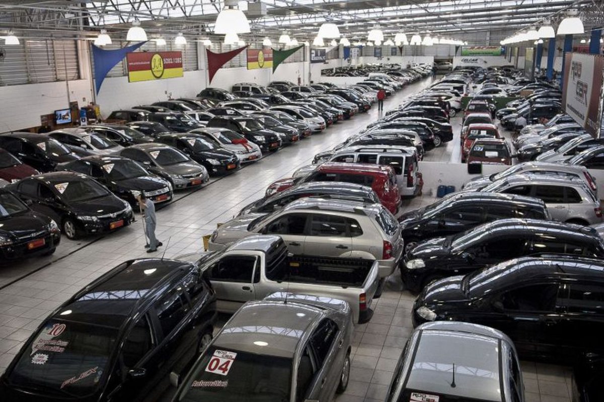 Cerca de 50% dos brasileiros financiaram dinheiro para compra de carro próprio, diz pesquisa