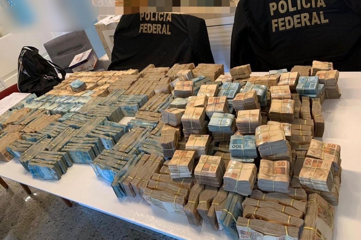 Polícia encontra R$ 3,5 milhões com suspeito de desvios nos Correios