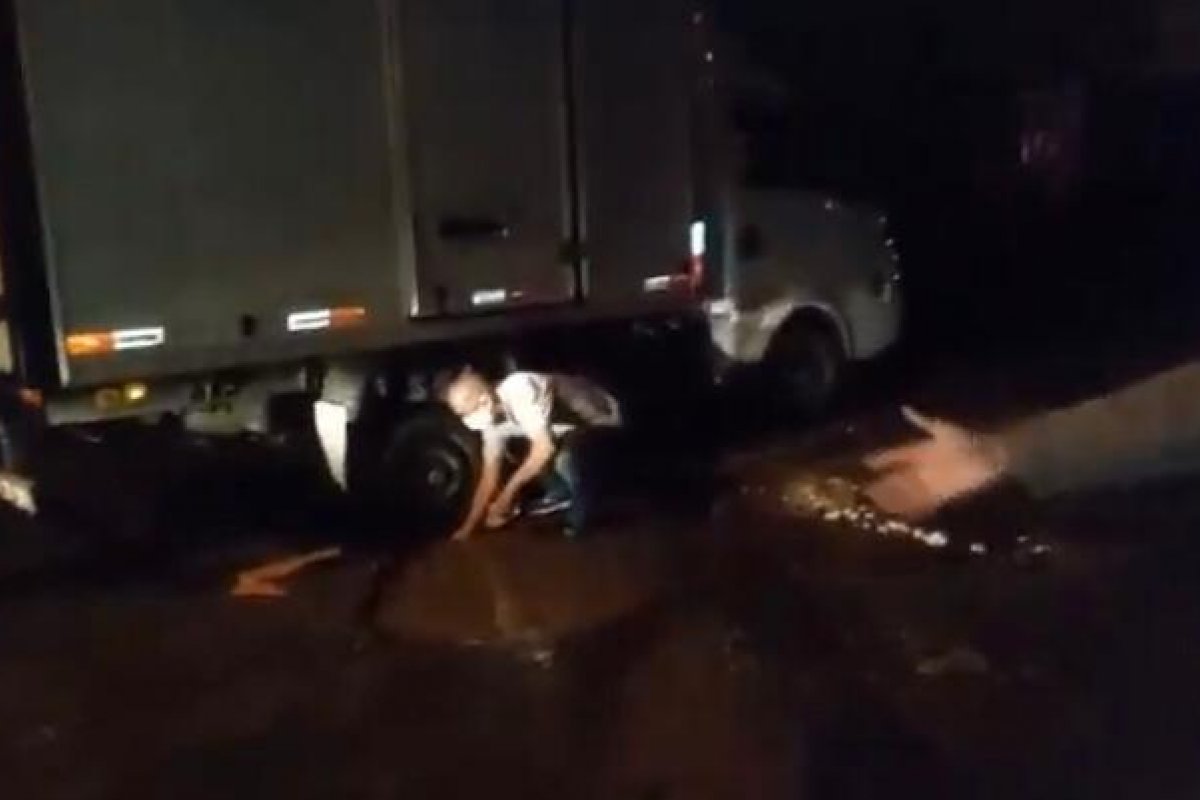 Veja Vídeo: Moradores de Lauro de Freitas denunciam a falta de manutenção de rua