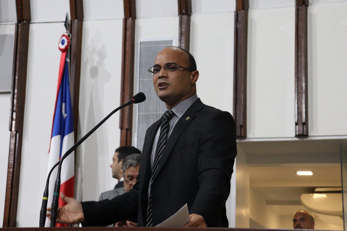 Deputado lança projeto para proibir Governo da Bahia de apagar comentários ou bloquear internautas