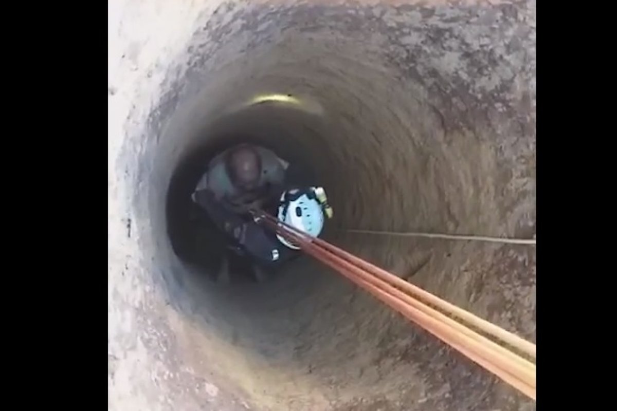 Idoso é resgatado por bombeiros após cair de poço com 13m de profundidade